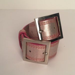 Gustto pink metallic leather wrap bracelet 💖