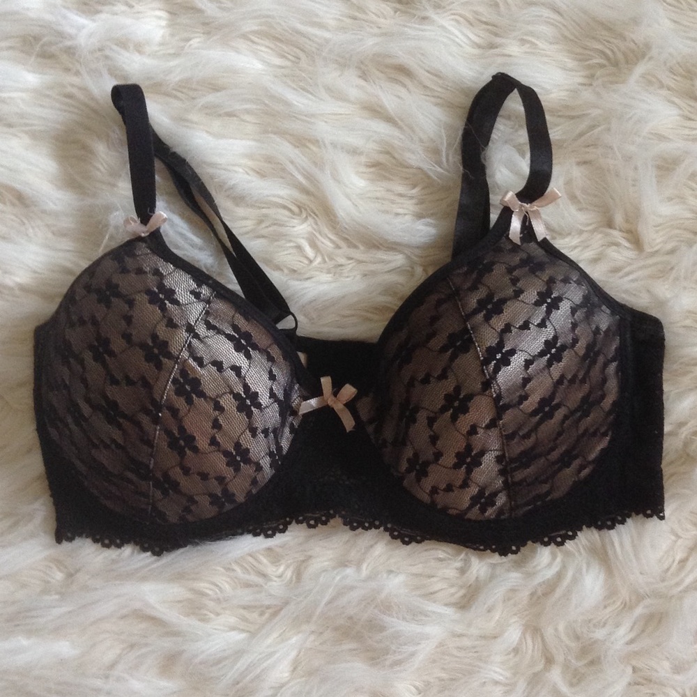 NWOT Chiarra Vicci Cream and Lace Bra