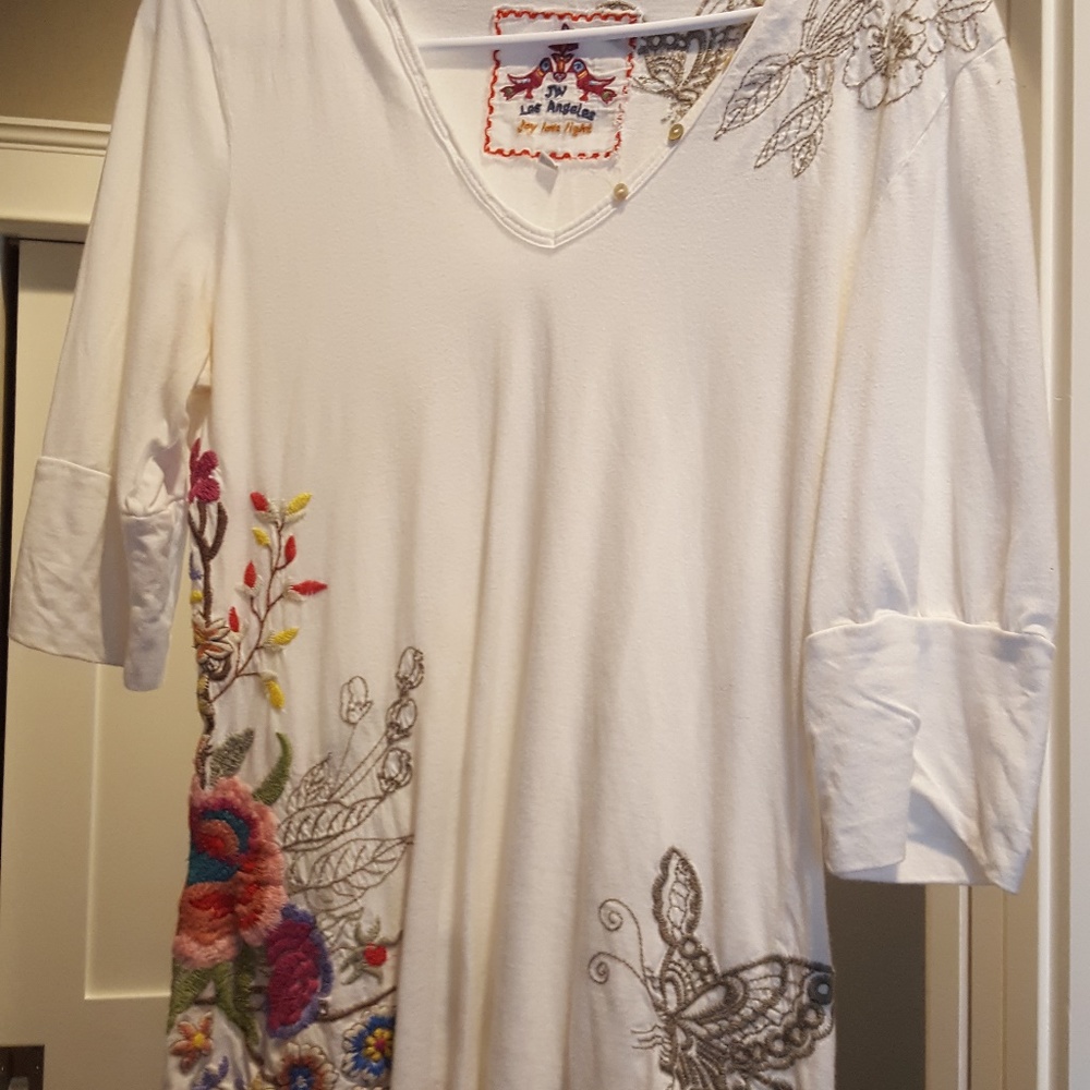 JW Los Angeles Top - BEAUTIFUL STITCHING!!