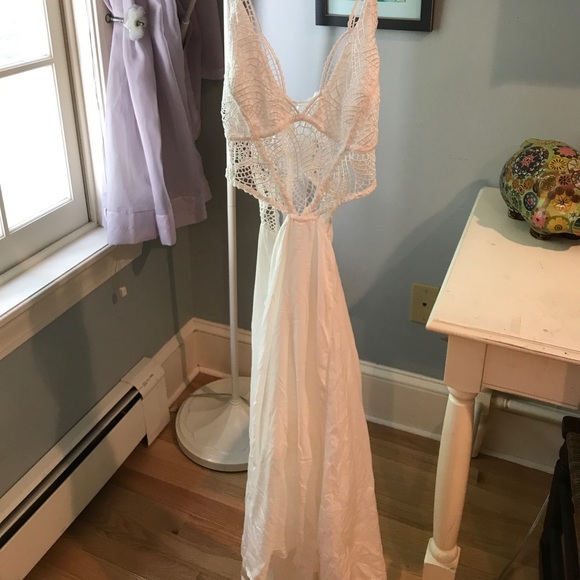 hello molly Dresses & Skirts - LOWERED PRICE!! NWOT Hello Molly White Dress!