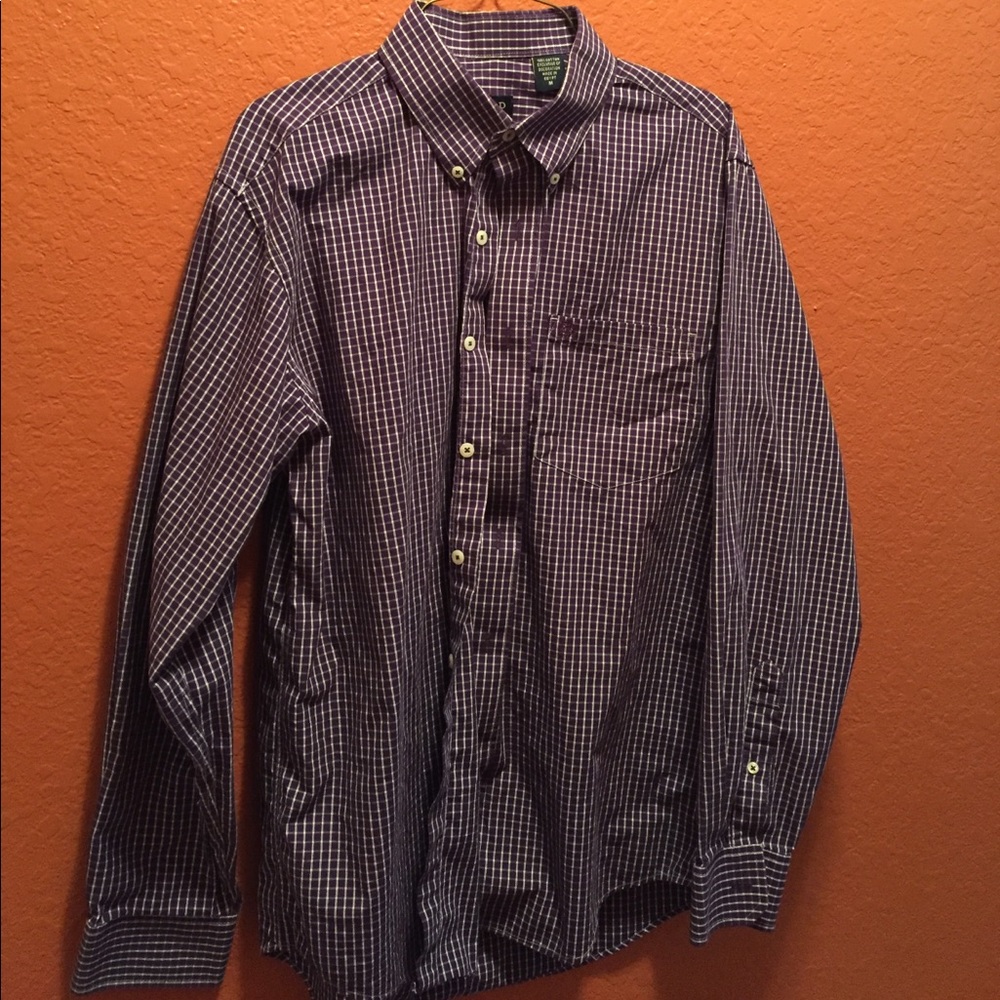 Izod long sleeve dress shirt.