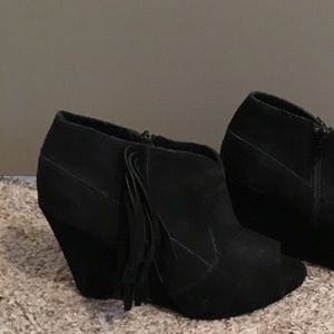Steve Madden peep toe suede fringe booties