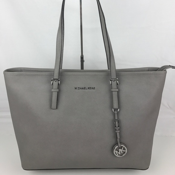 Michael Kors Handbags - Michael Kors Jet Set Travel Medium Top Zip Tote