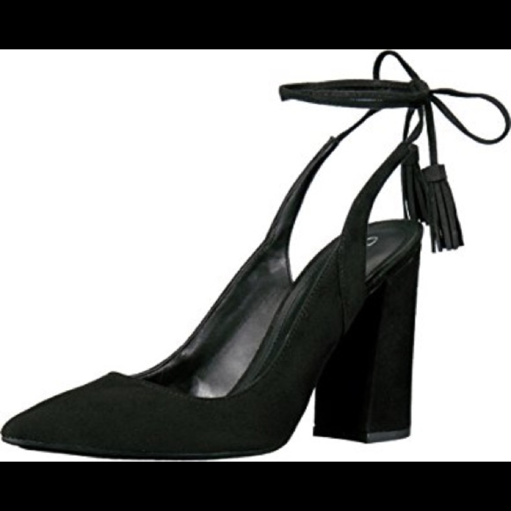 NWT & Box - Sleek and chic black pump size 7.5!