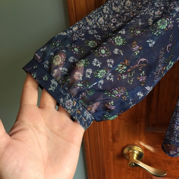 Sheer Floral Blouse 🌺 - Picture 2 of 4