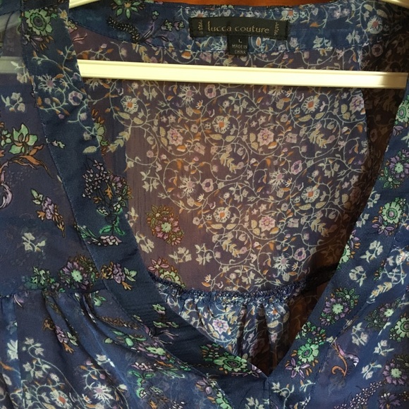 Sheer Floral Blouse 🌺 - Picture 3 of 4