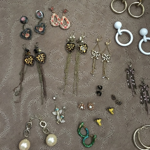 Lot of authentic vintage Betsey Johnson earrings - Picture 2 of 4