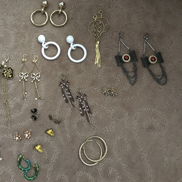 Lot of authentic vintage Betsey Johnson earrings - Picture 3 of 4