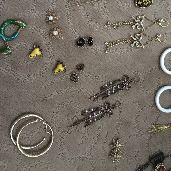 Lot of authentic vintage Betsey Johnson earrings - Picture 4 of 4