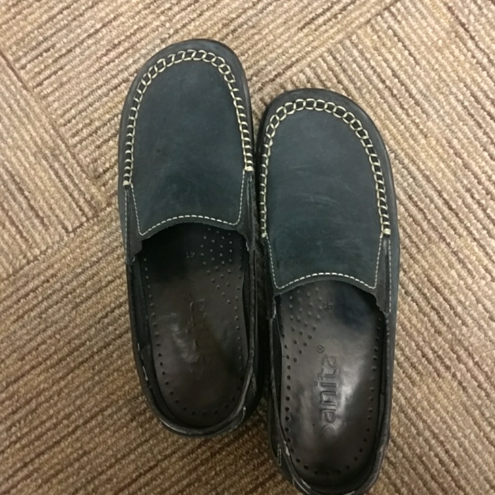 JUST LOWERED!! 🌟EUC Sanita nursing shoes🌟