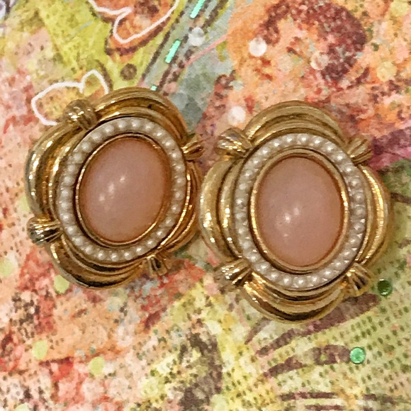 Vintage Pink and Gold Clip-On Earrings - Picture 2 of 4