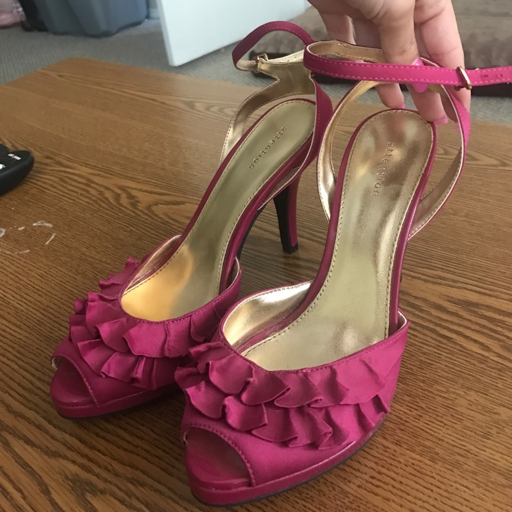 Attention Magenta Heel