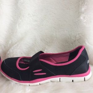 Skechers Women's Elastic Strap Athletic Shoe Sz 6