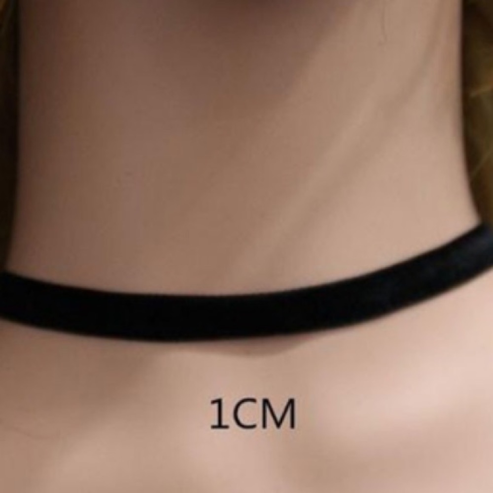♡ Velvet Choker - Picture 4 of 8