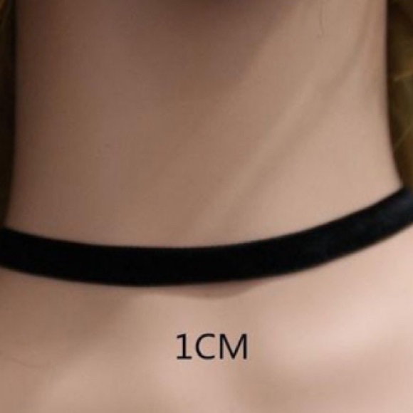 ♡ Velvet Choker - Picture 4 of 8