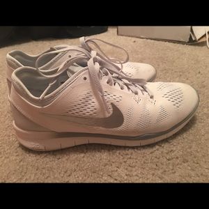 White Nike 5.0 TR Fit 5