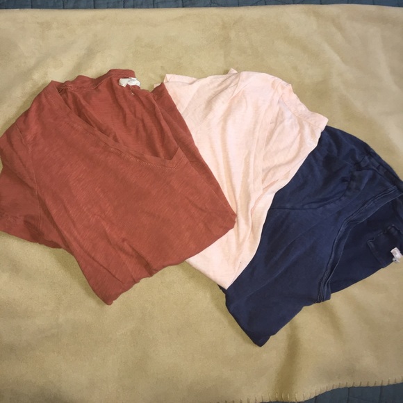 V-neck BUNDLE - Picture 2 of 5