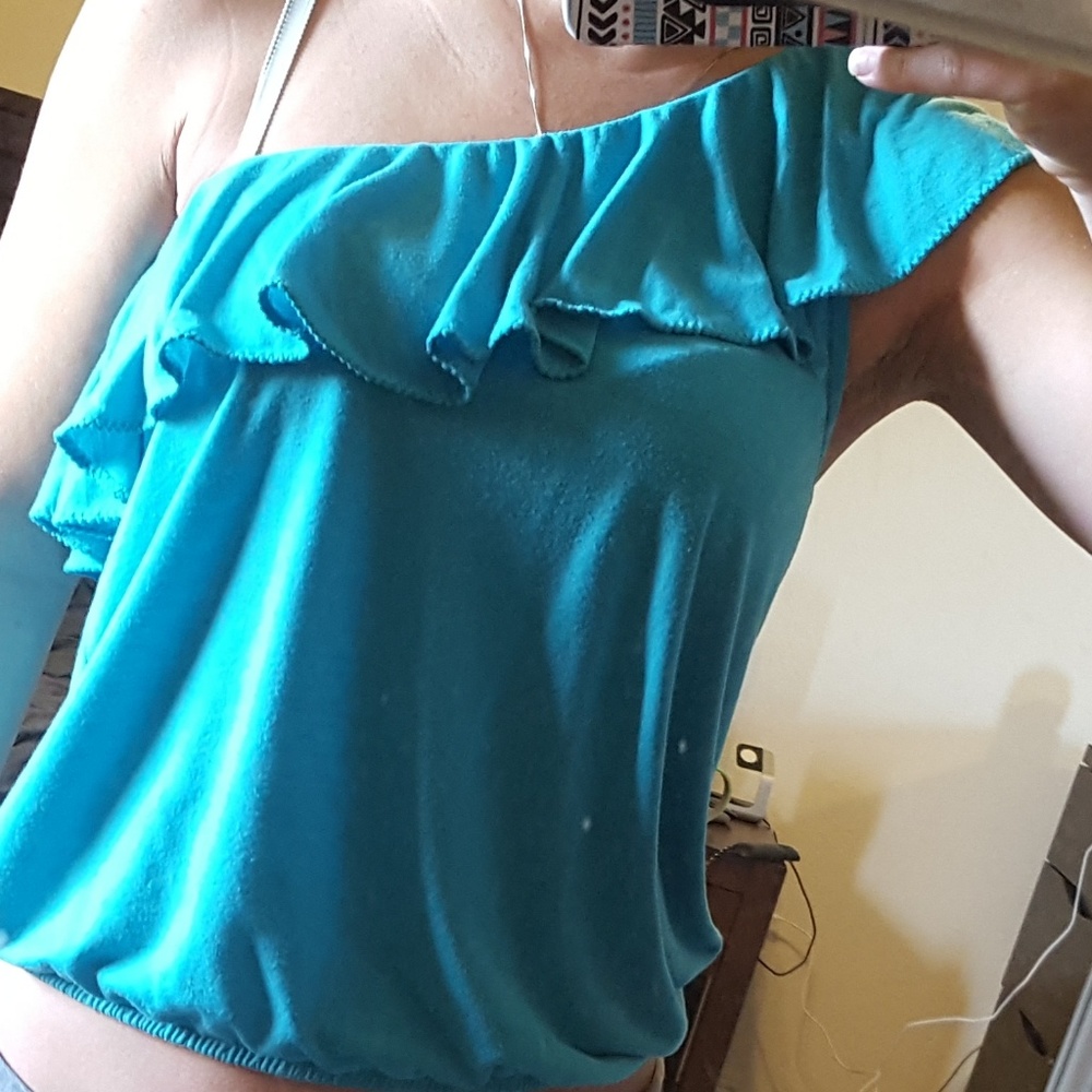 One shoulder ruffled top - cropped