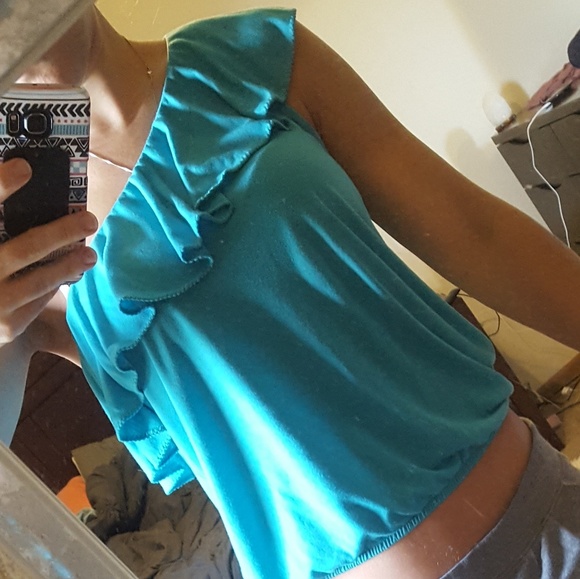 One shoulder ruffled top - cropped - Picture 4 of 4