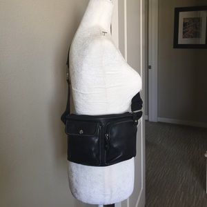 Roots leather crossbody bag - Black.