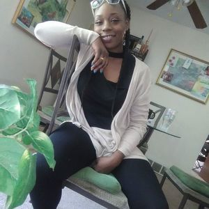 Meet your Posher, Raynessea