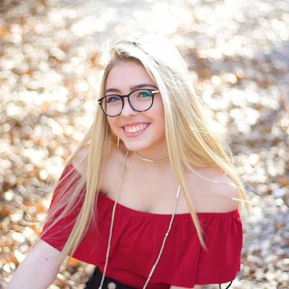 Meet your Posher, Taylor - Picture 1 of 1