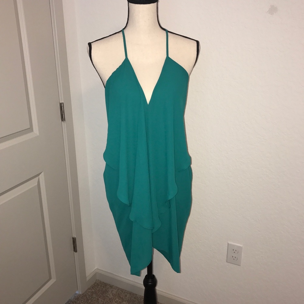 BEAUTIFUL GREEN FLOWY DRESS! Chic!