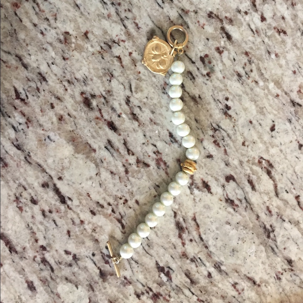 Pearl Bee bracelet