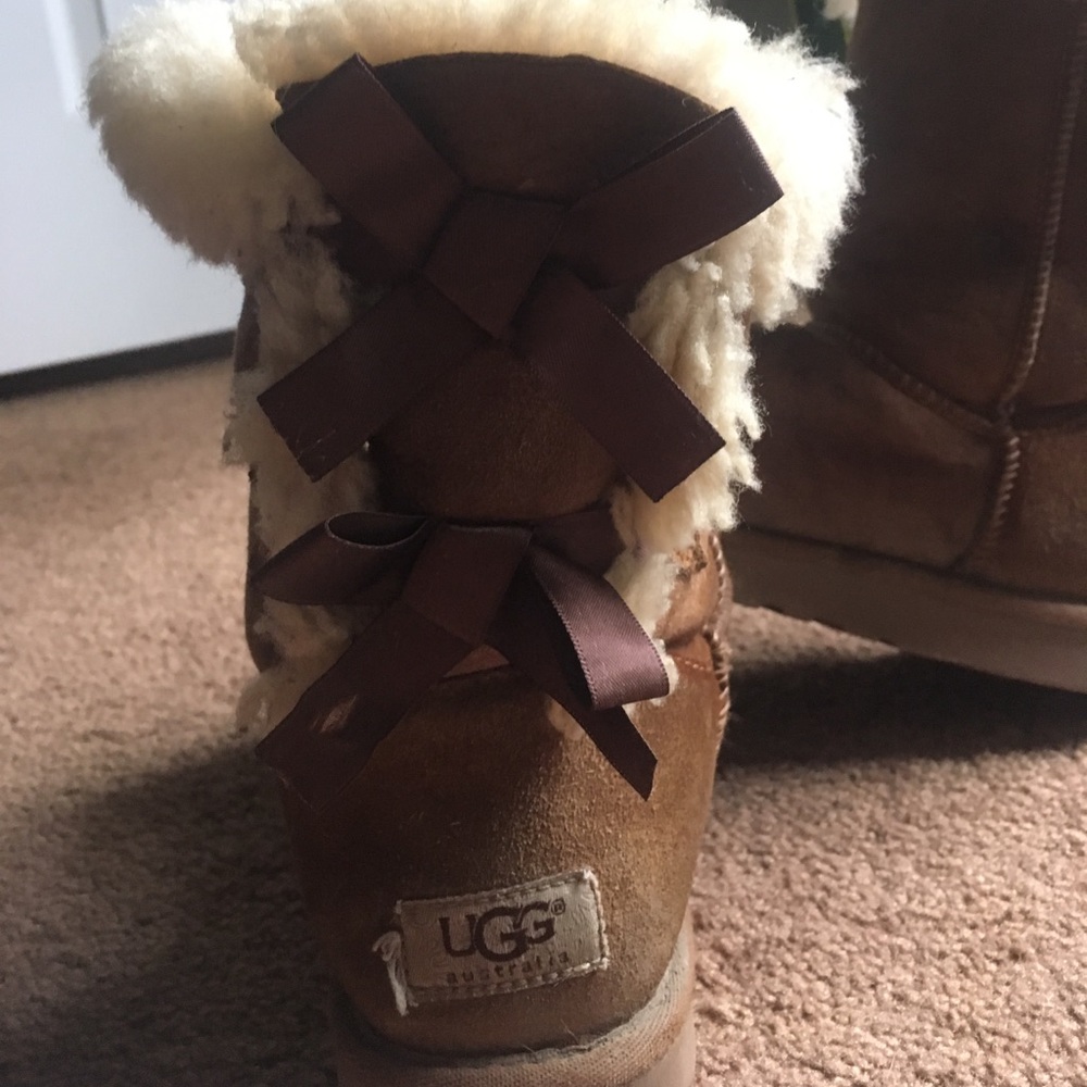 Chestnut bow uggs WILLING TO MAKE OFFER