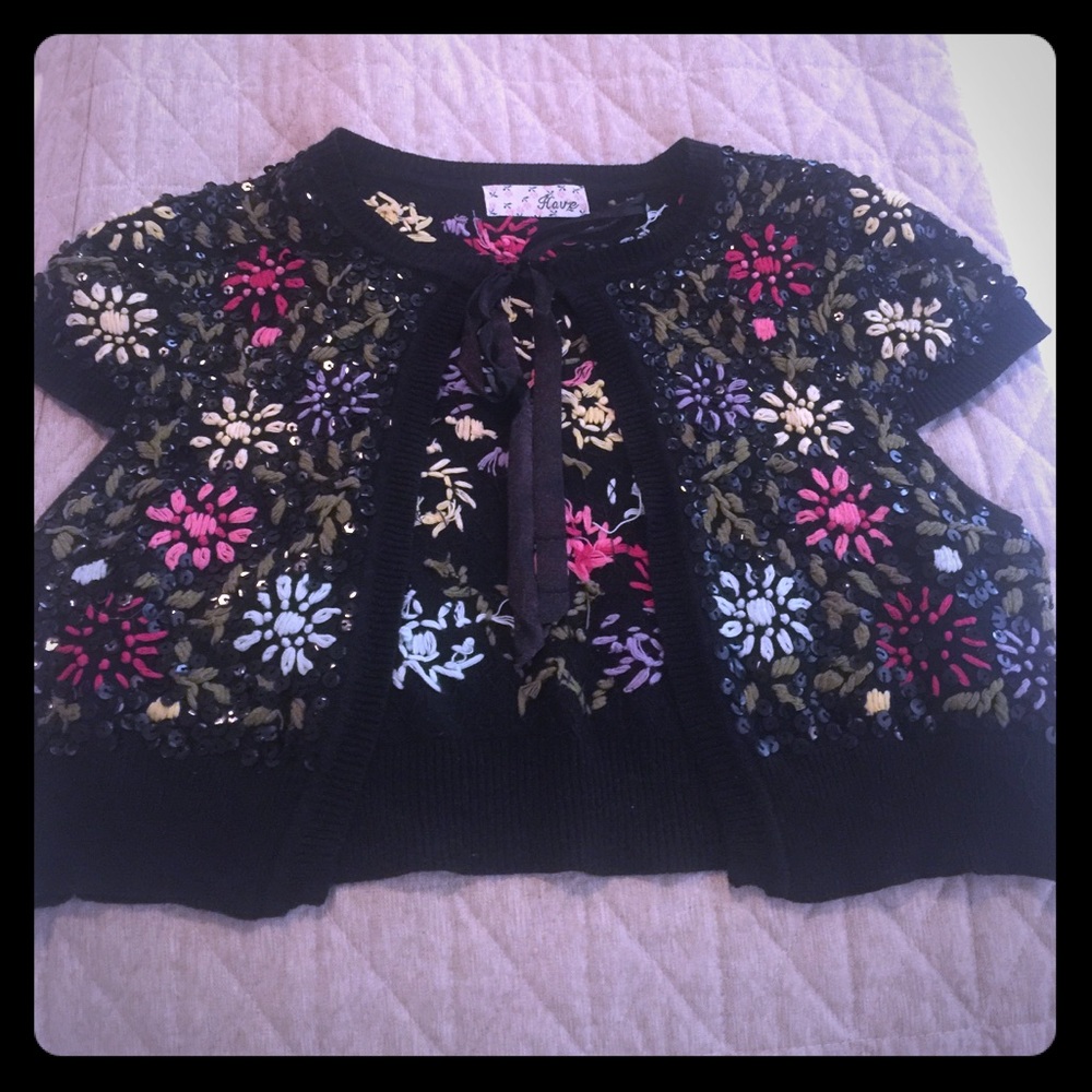 SoLD! Cute light sweater cropped cardigan!