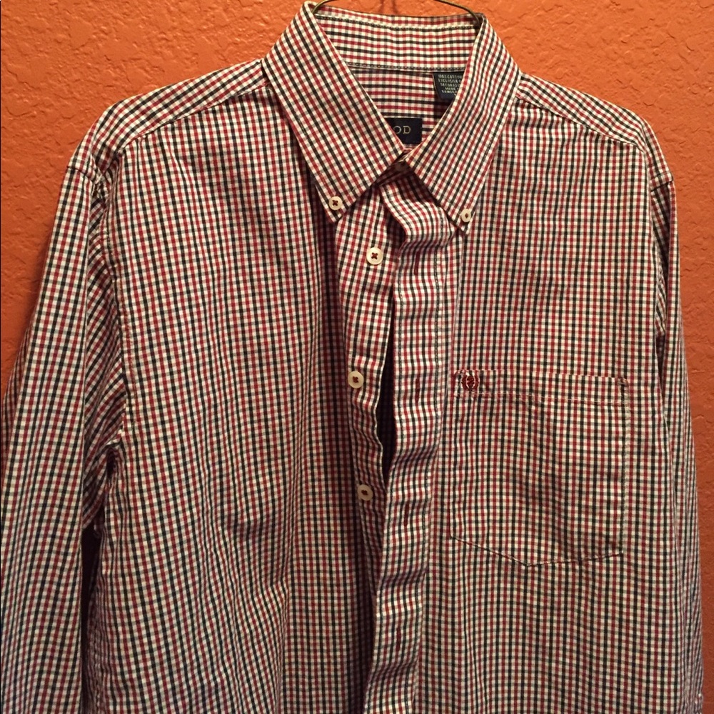 Izod men's long sleeve dress shirt.
