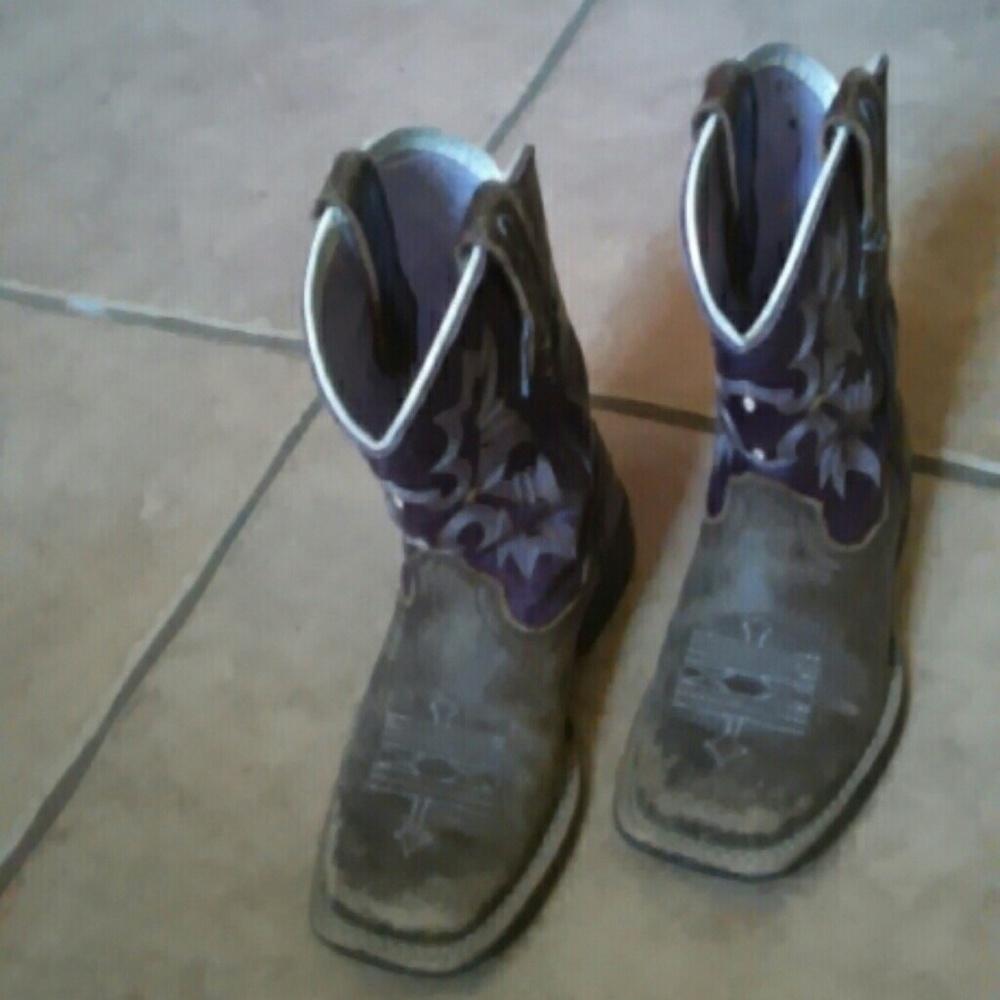 Girls size 9 1/2 Ariat square toe boots