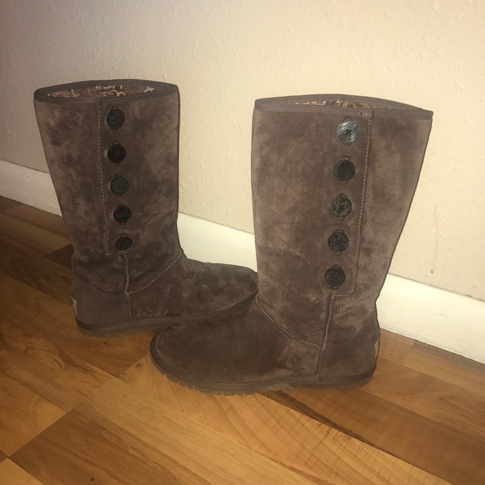GORGEOUS Brown Uggs with buttons up the outside