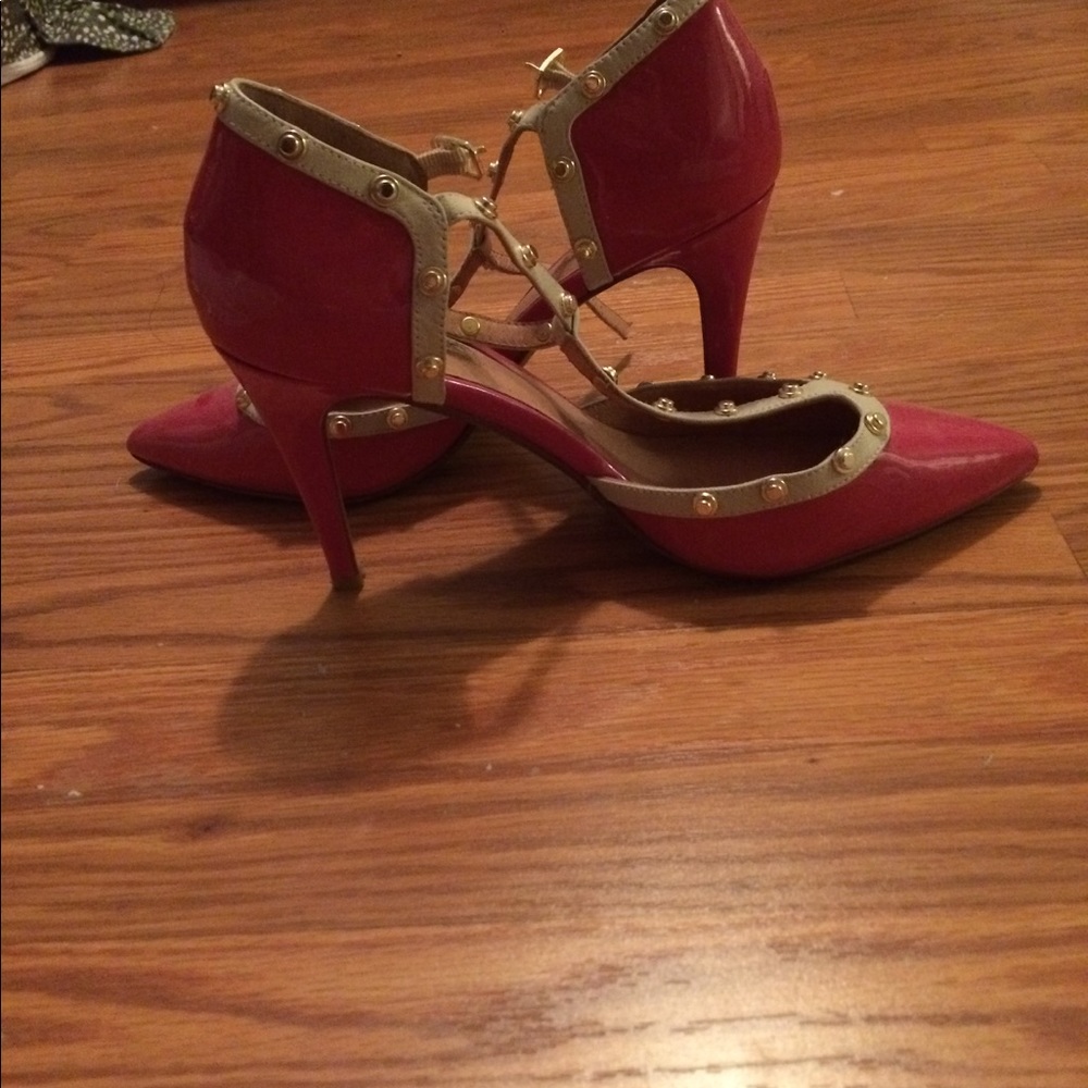 8 1/2M pink Halogen heels