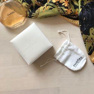 Pandora gift box with a dust bag