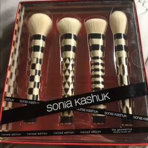 Sonia Kashuk brush set NWT