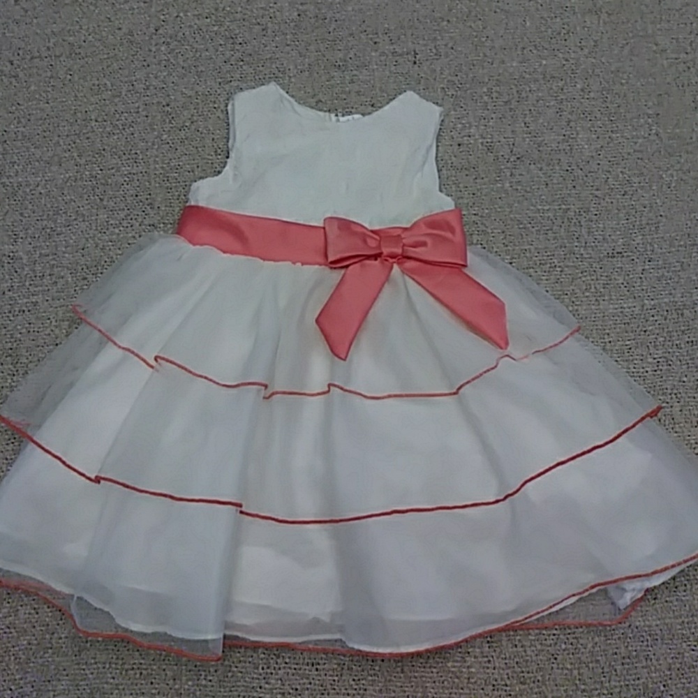 ❤️HP❤️ EUC Beautiful White w/ Coral Trimmed Dress
