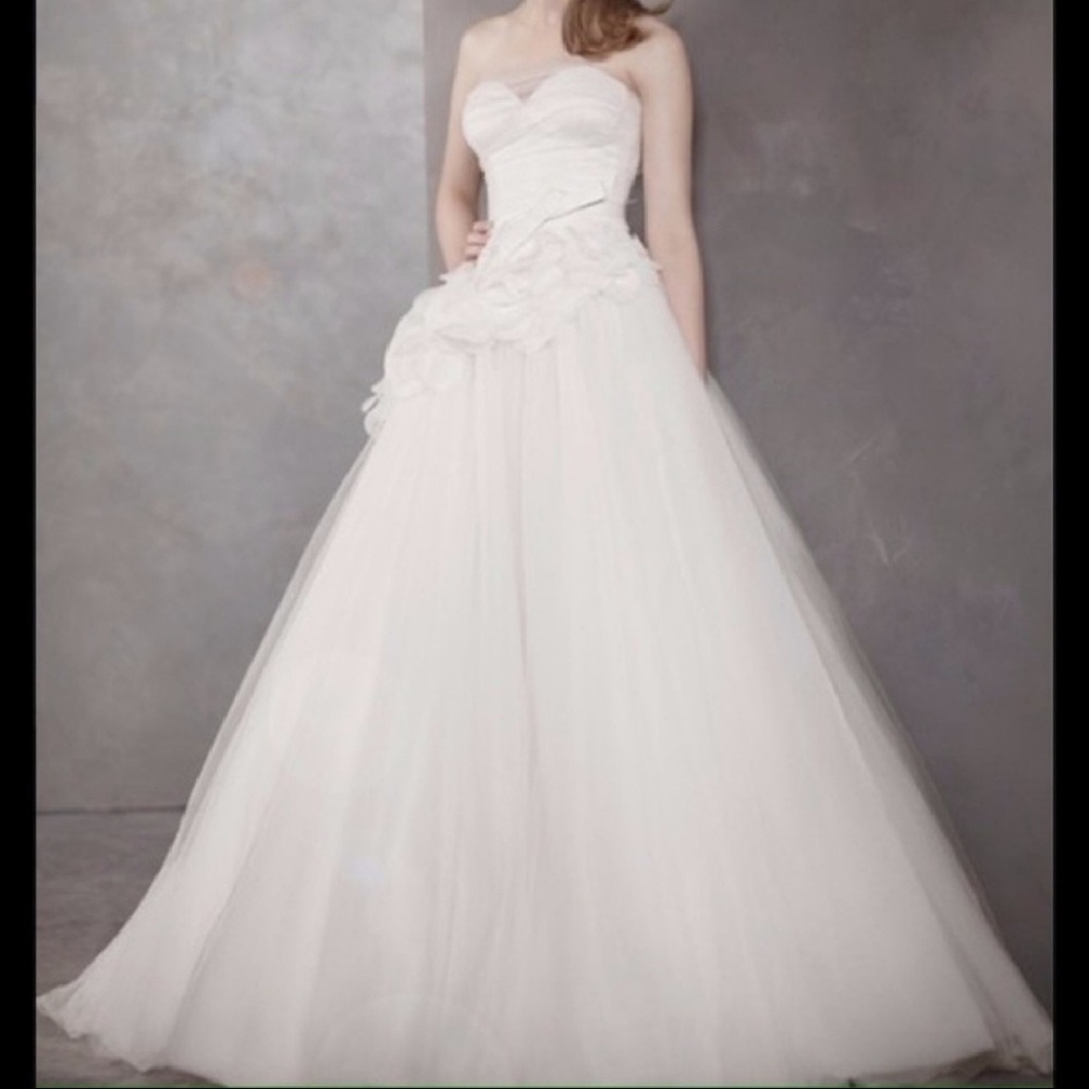 Vera Wang Strapless Wedding Gown