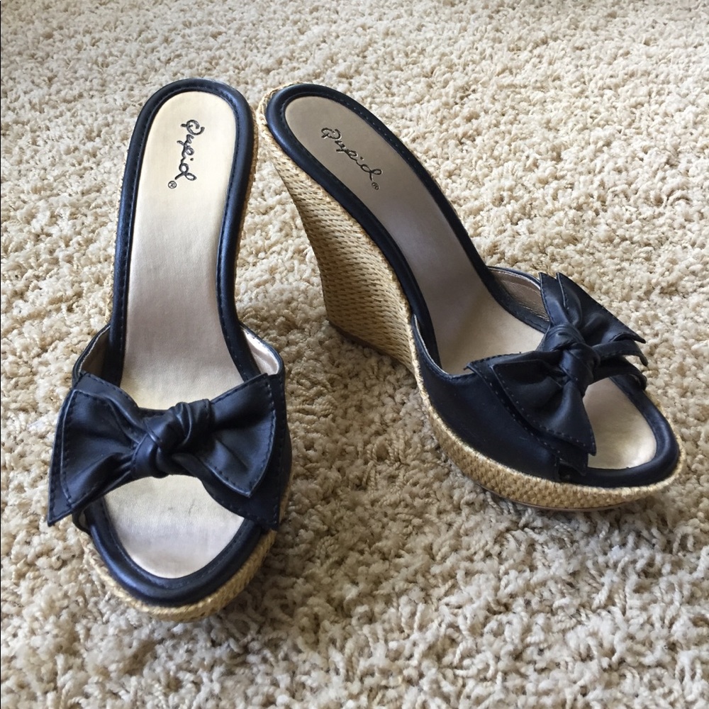 Black Wedges