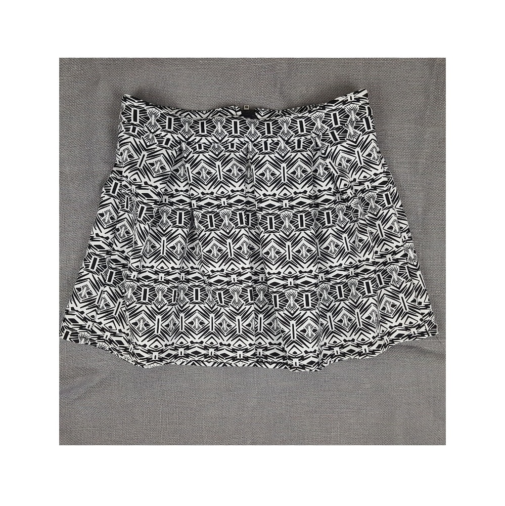 Black & white print Aeropostale mini skirt