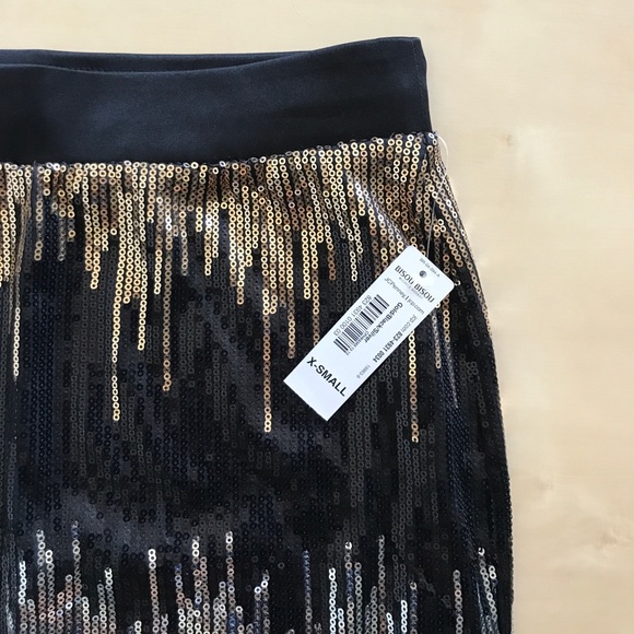 ✨BRAND NEW✨Bisou Bisou - Sequined Skirt - Picture 3 of 5