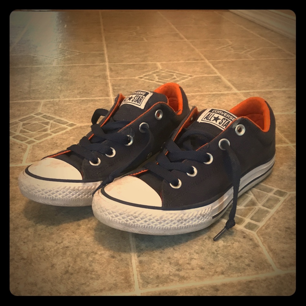 Boy's navy blue Converse sneakers - size 3