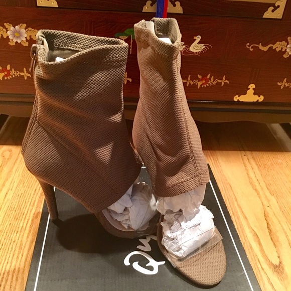 Wow New Qupid Stretch Open Toe Heel w/Vinyl accent - Picture 1 of 4