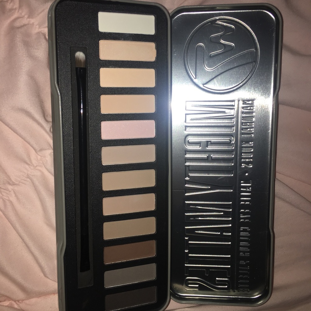 Matte natural nudes eyeshadow palette