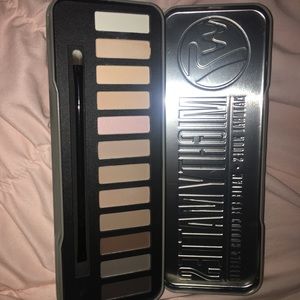 Matte natural nudes eyeshadow palette