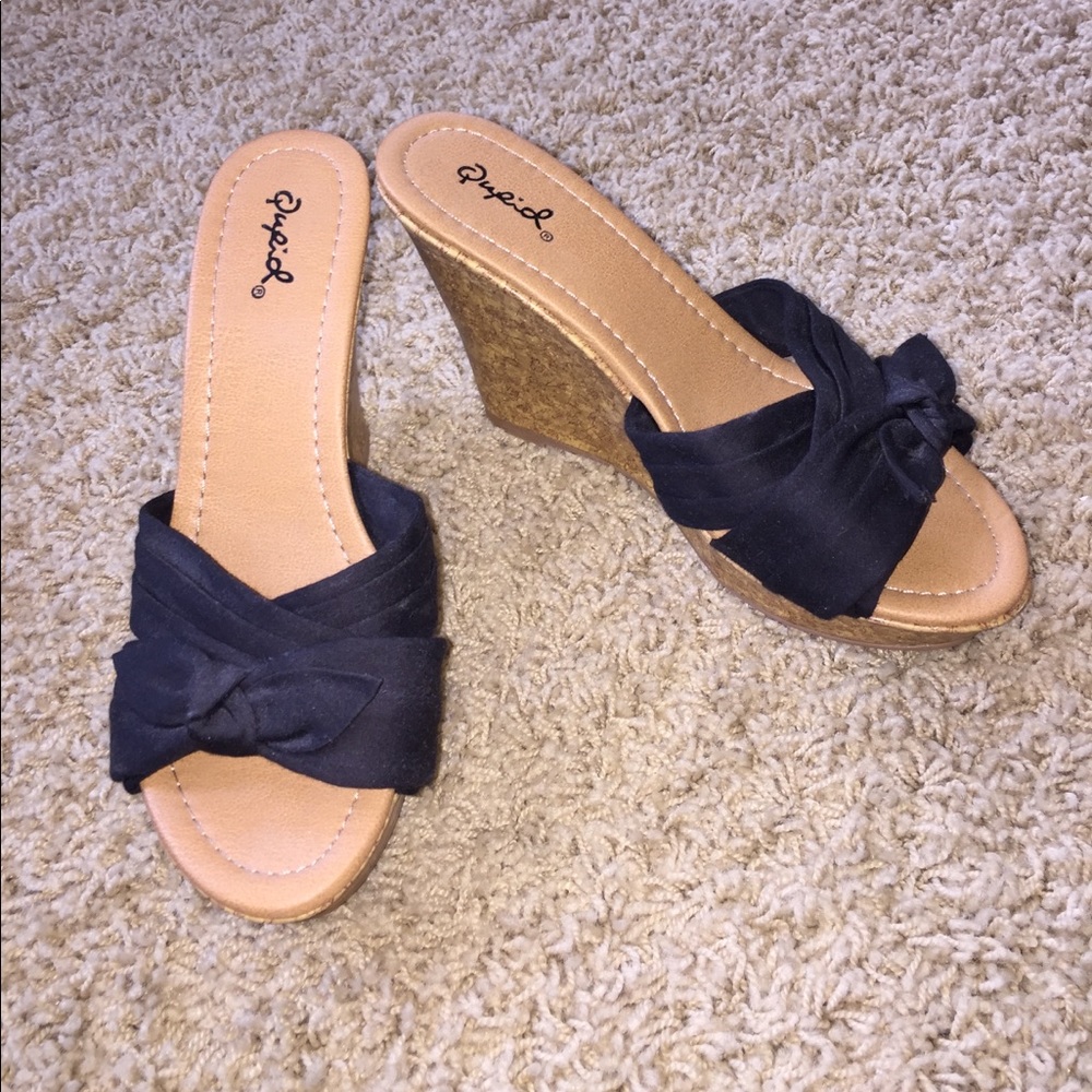 Black Wedges