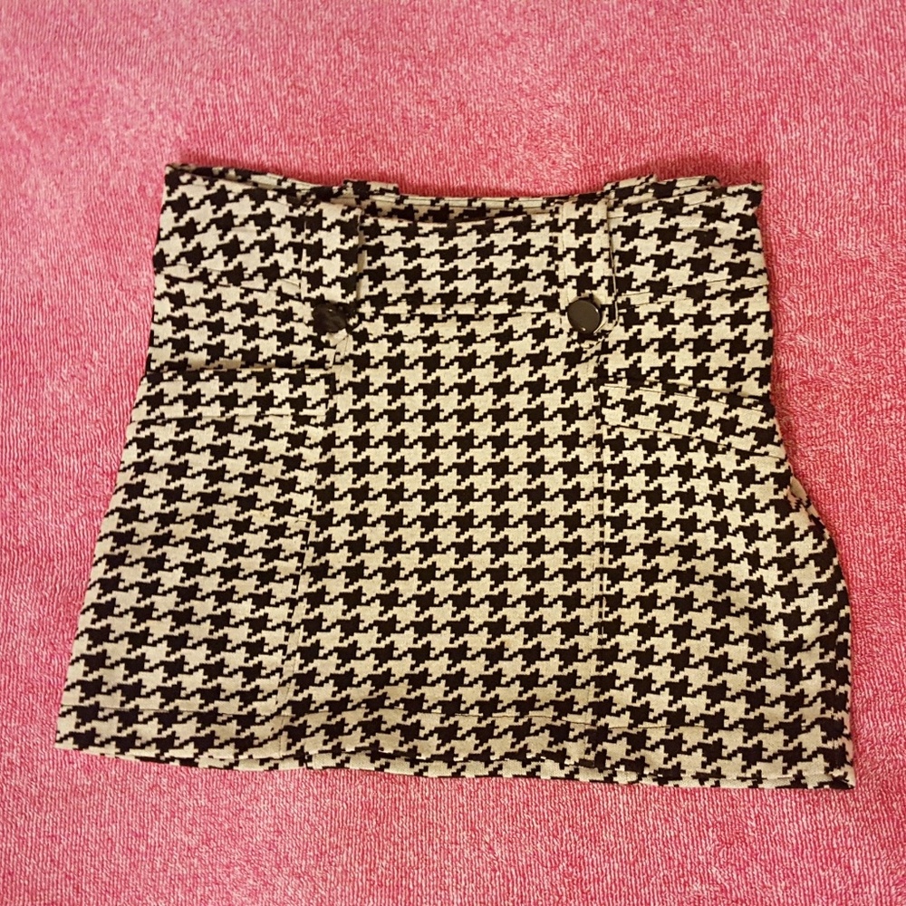 Forever 21 Houndstooth Mini Skirt