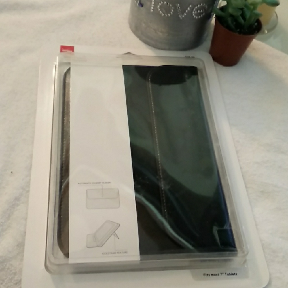 NIB 7 inch universal Verizon tablet pouch