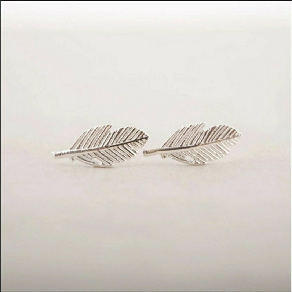 Gold or Silver Leaf earrings 🍂 - Picture 3 of 4