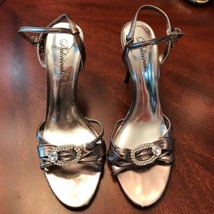 Delicious silver/pewter high heels